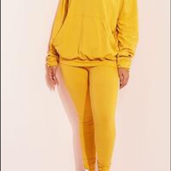 Small Rebdolls XO Sweatsuit - Picture 4 of 5